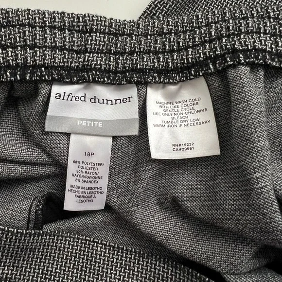 Alfred Dunner Classic Fit Petite Pants Size 18P Comfort Waist NEW - Picture 3 of 5